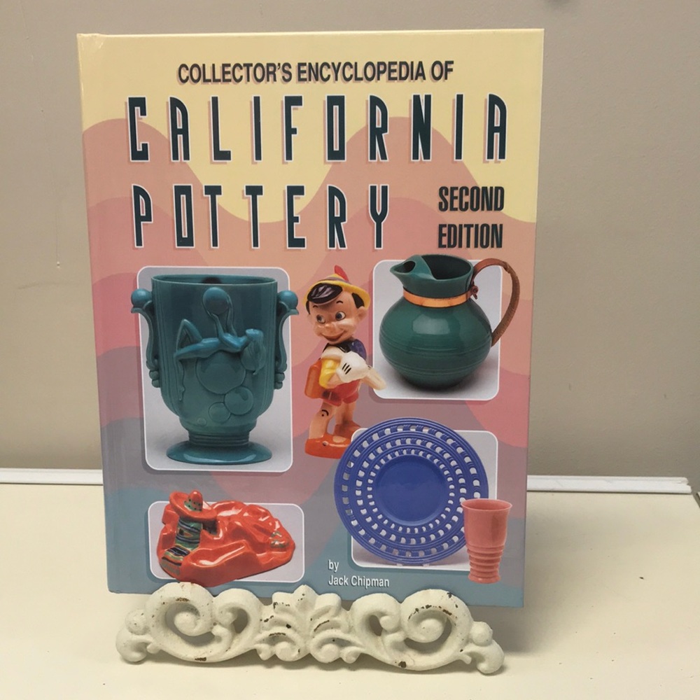 Collector's‎ Encyclopedia of California Pottery